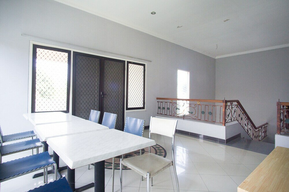 Фото RedDoorz near Rumah Sakit Baptis Kediri