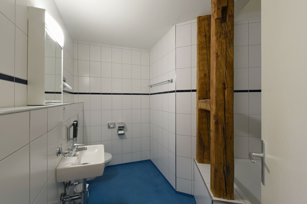 Фото Swiss Star California