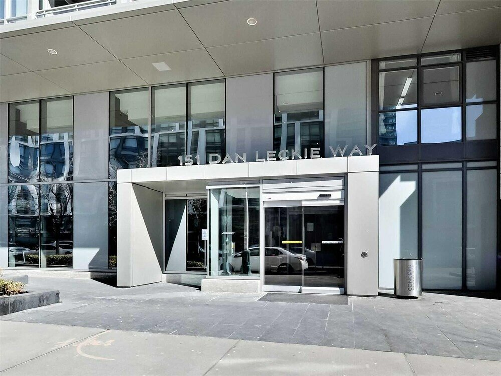 Фото SkyTree - Condos in Heart of Downtown