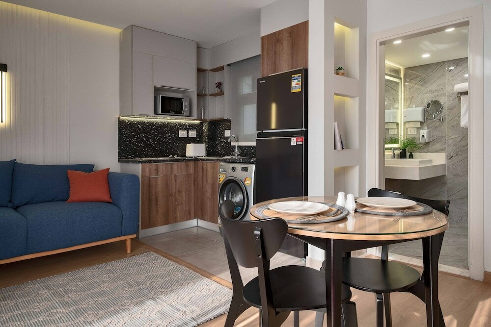 Фото Parkside Boutique Furnished Apartments