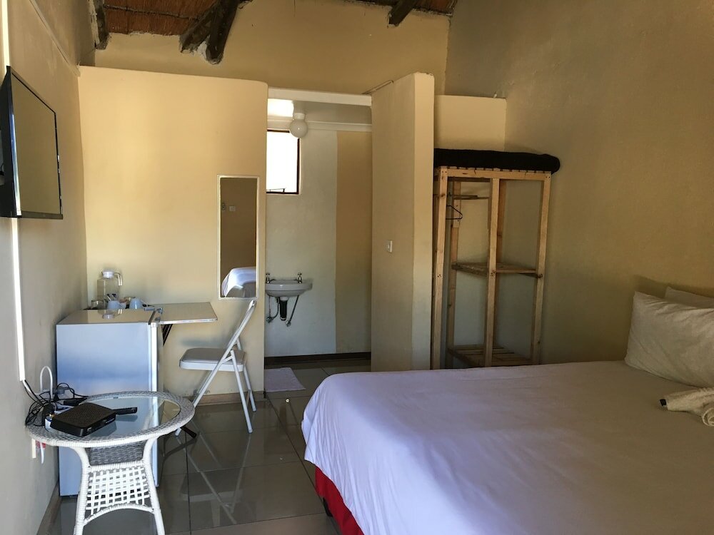 Фото Athoma Guest House