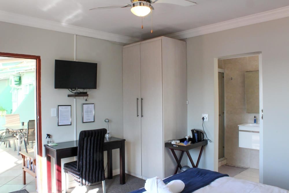 Фото The Lakehouse Guest House