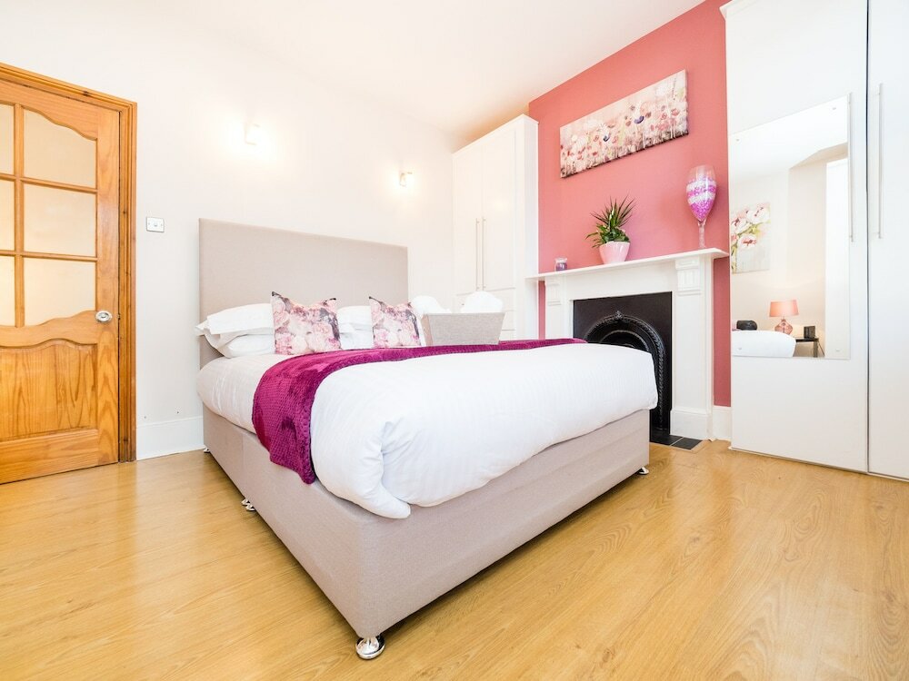 Фото Lt The Gate House