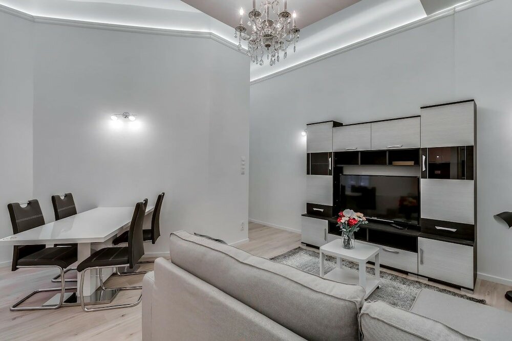 Фото Pelicanstay at 5th District