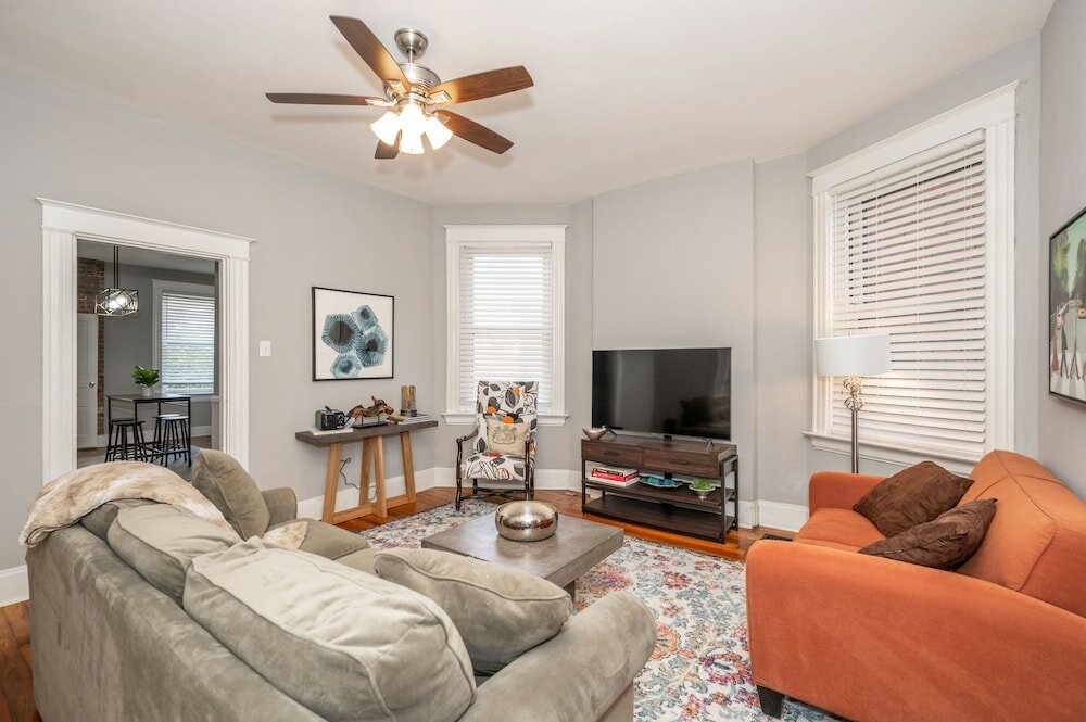 Фото Suites on Main 1