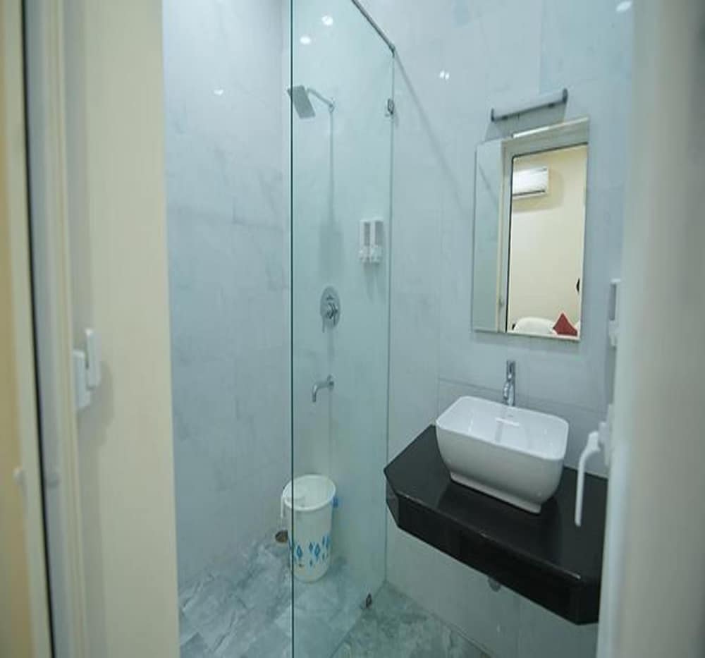 Фото Fabhotel Chakkra Residency