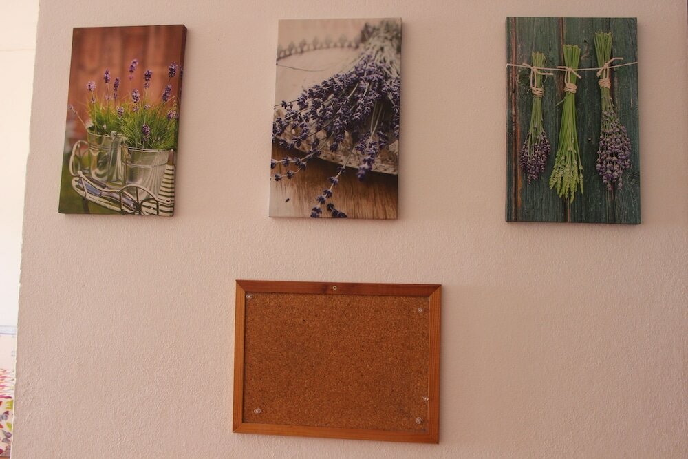 Фото Ericeira Chill Hill Hostel & Private Rooms - Peach Garden