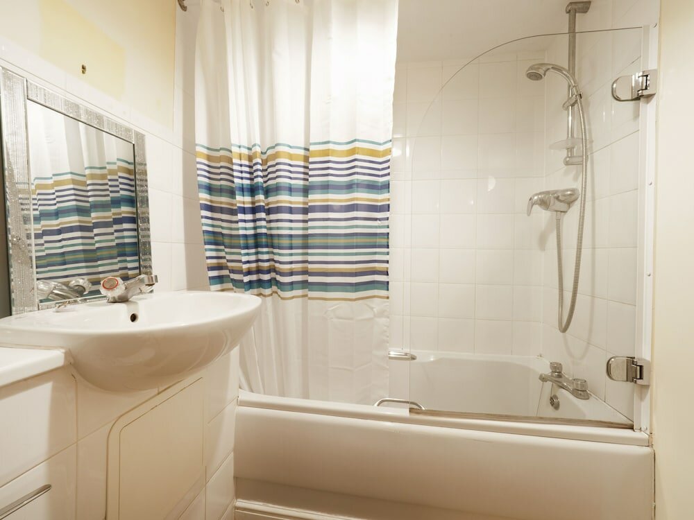 Фото Bingley Court