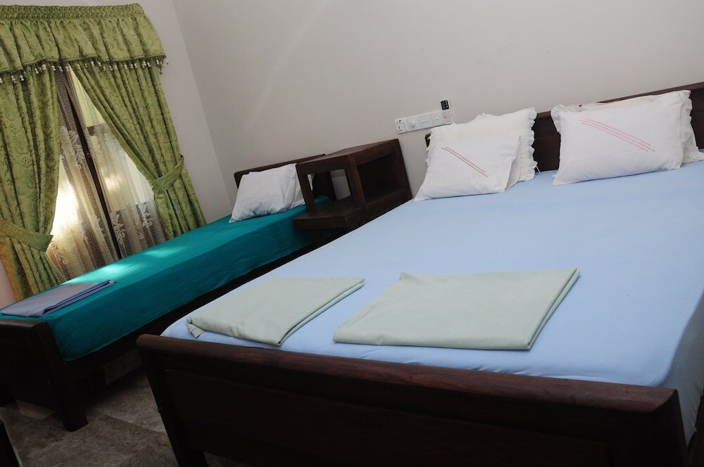 Фото Traveller's Home Hotel