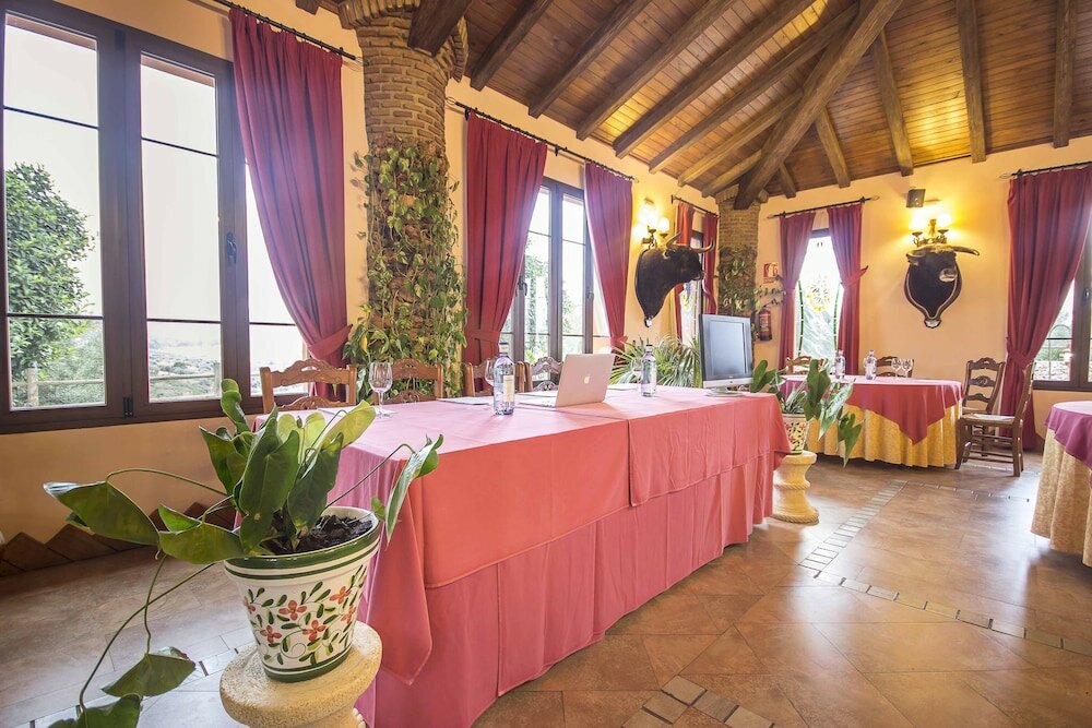 Фото Las Mayoralas