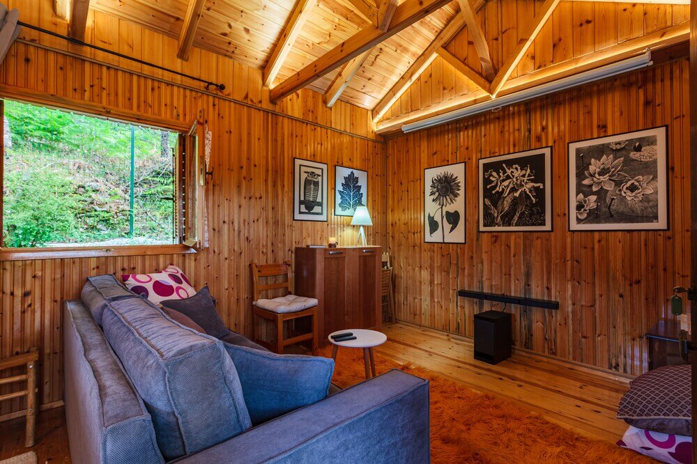 Фото Escape in the Forest, Cosy Chalet with Home Cinema