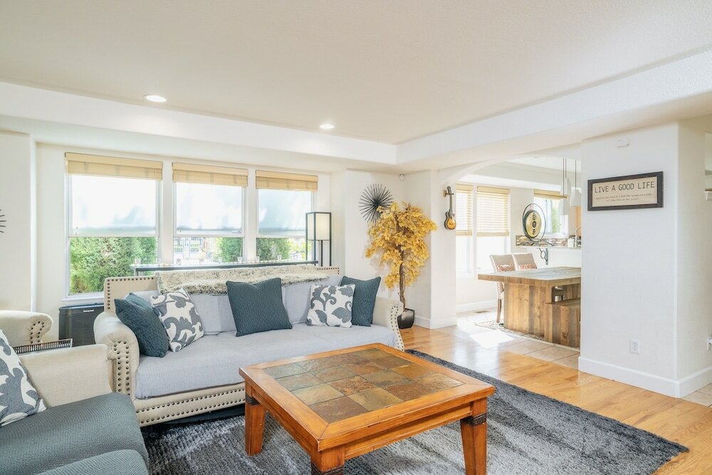 Фото 3204 Curtis Street