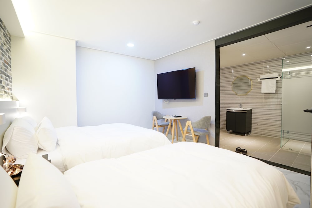 Фото Saturn Hotel