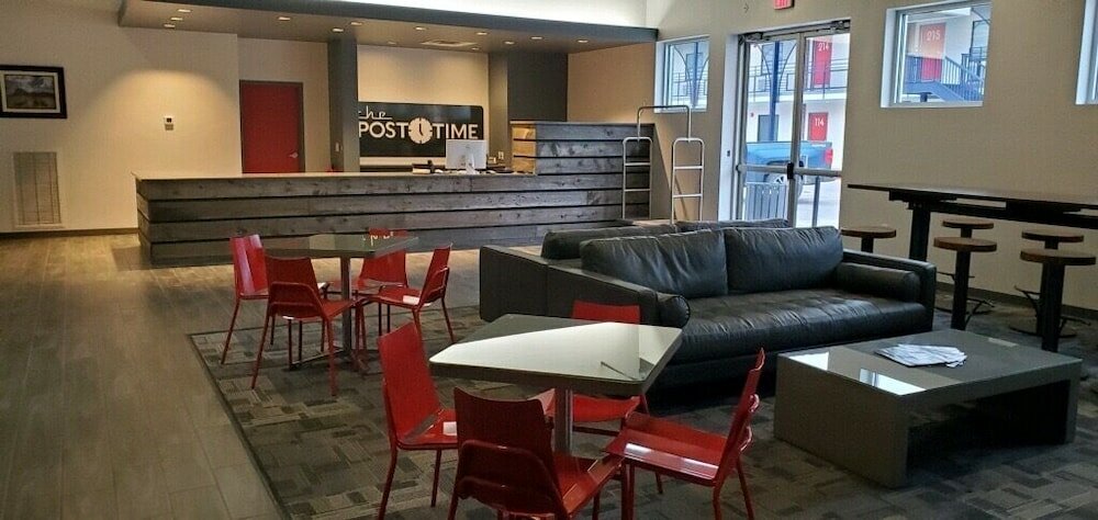 Фото Post Time Inn