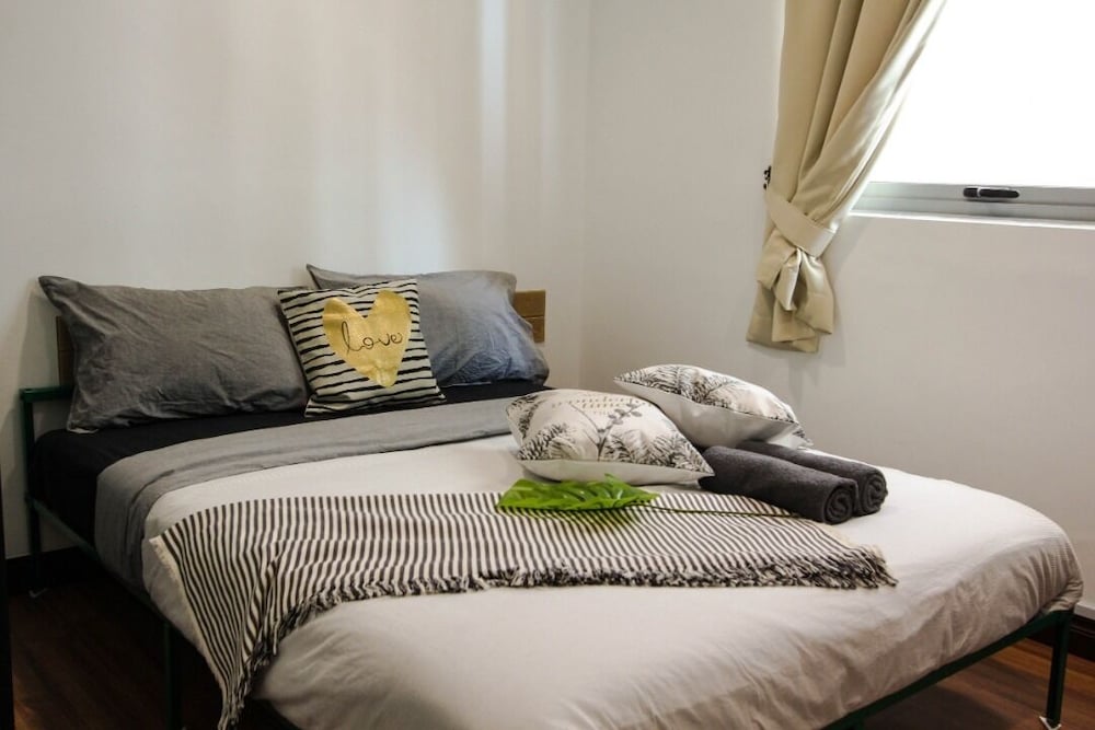 Фото Taragon Bintang Suites by StayHub Type 1