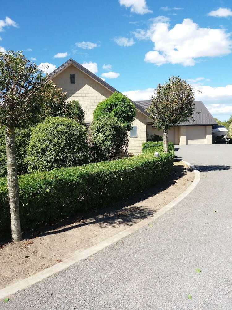 Фото Claremont Country Lodge B&b