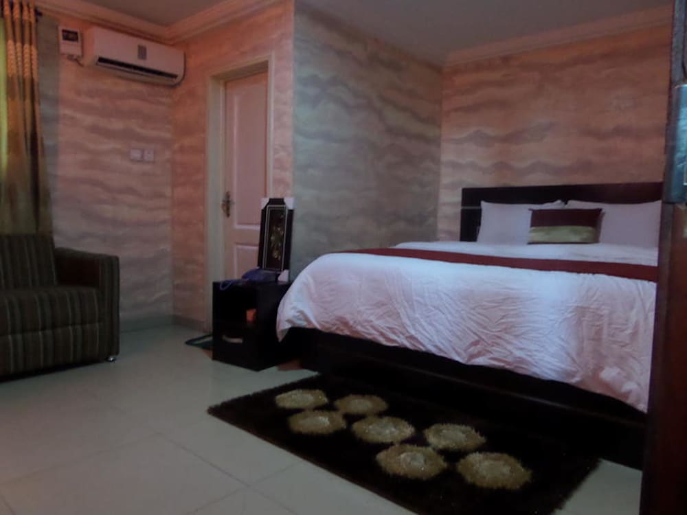 Фото White Court View Hotel