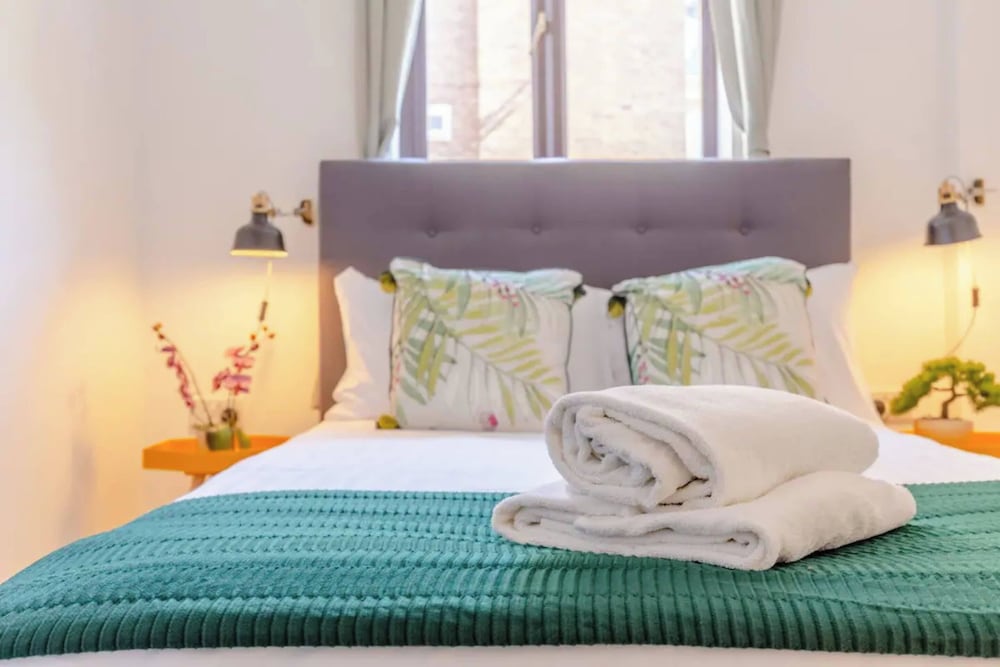 Фото Bright 2 Bedroom House in Kennington