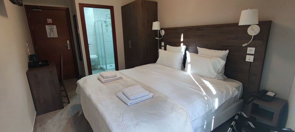 Фото Square Hôtel - Nimes