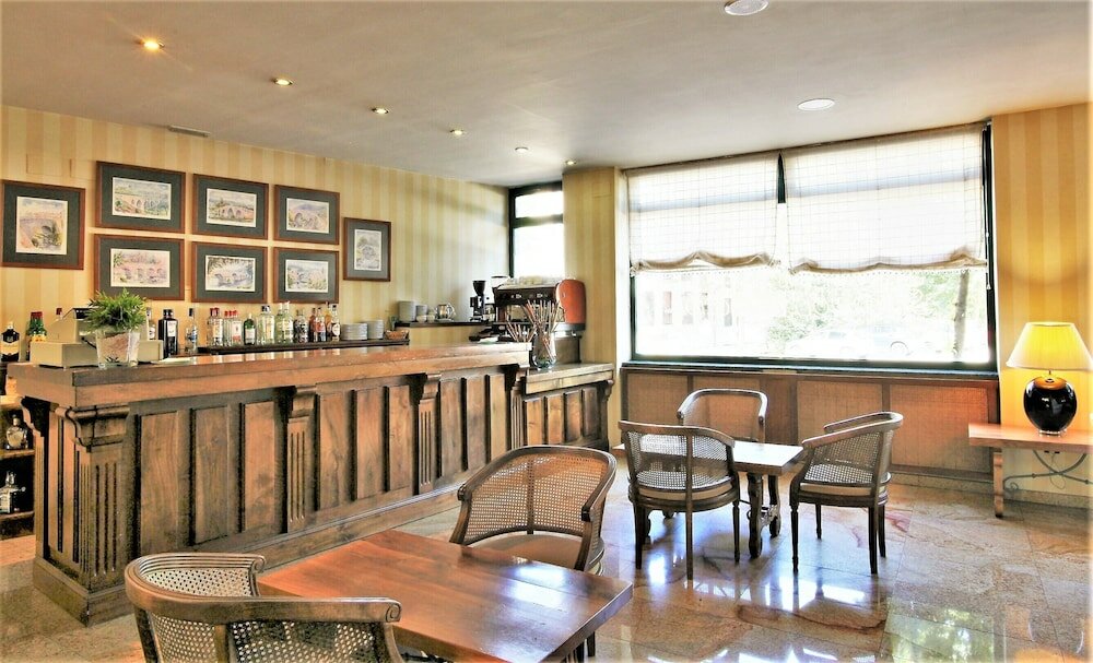 Фото Hotel Ele Puente Romano