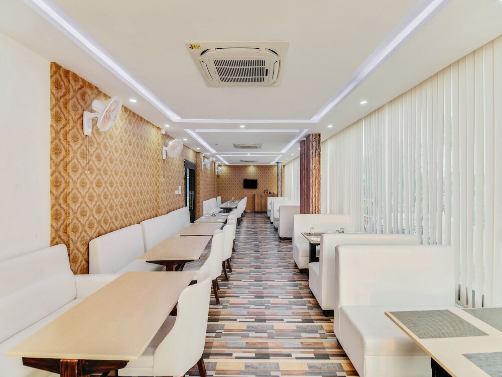Фото Capital O 35621 Hotel Durga International