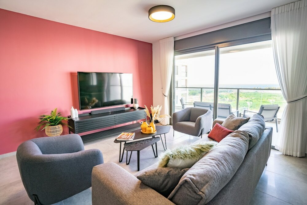 Фото Modern with Balcony Over Looking the Sea