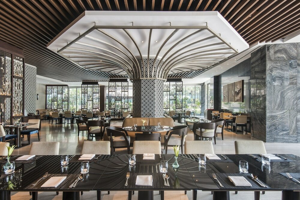 Фото Sedona Hotel Inya Wing