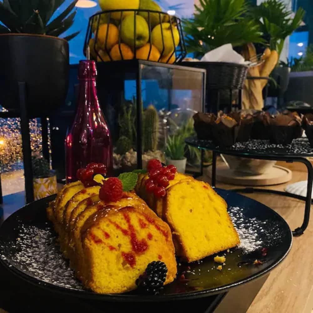 Фото The Originals Boutique, Hôtel Maison Montmartre Paris Les Puces