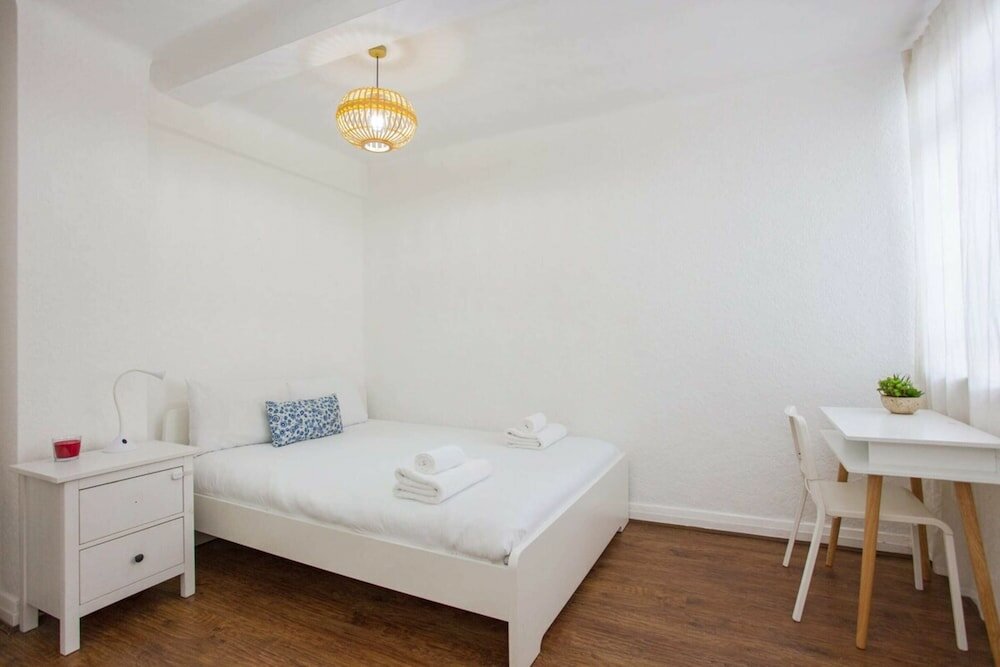 Фото Contemporary 2 Bedroom Flat in Bayswater