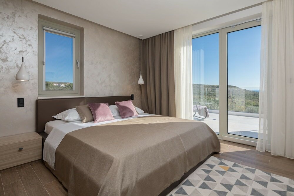 Фото Luxury Villa Cinderella with Swimming Pool