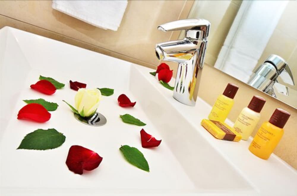 Фото Axiom Park Hotel