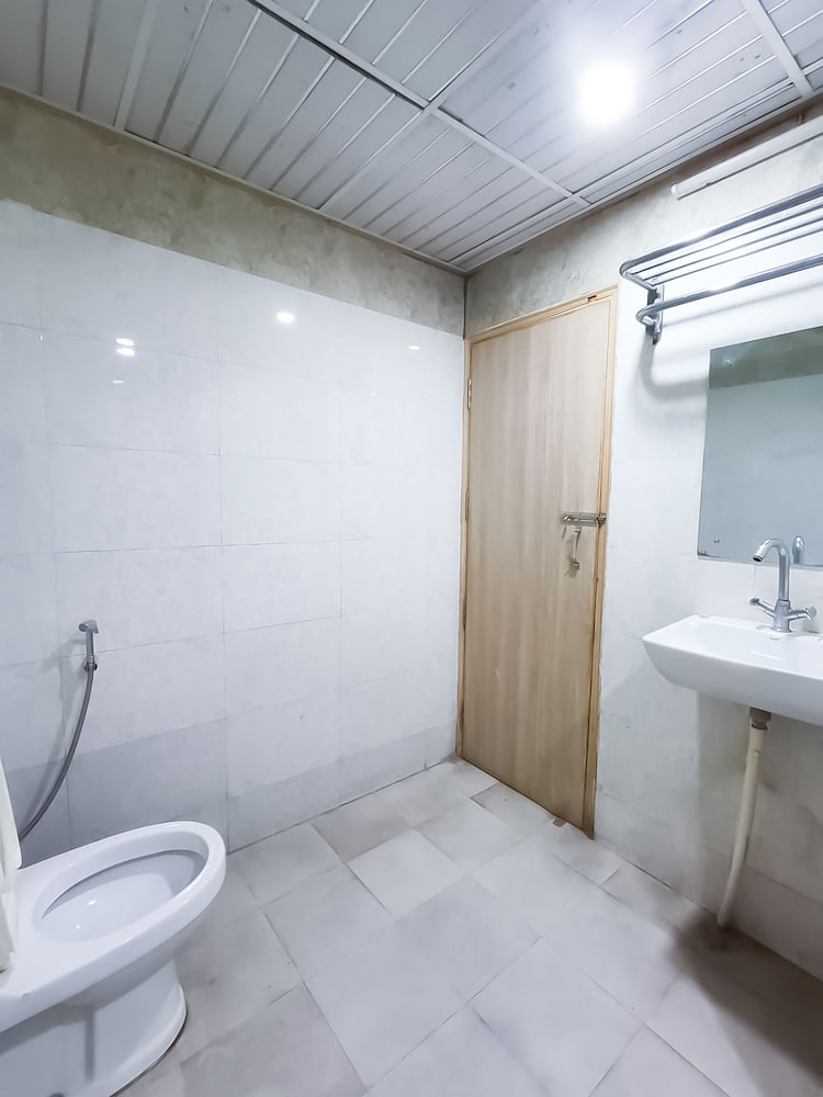 Фото Roomshala 054 Hotel Mahal