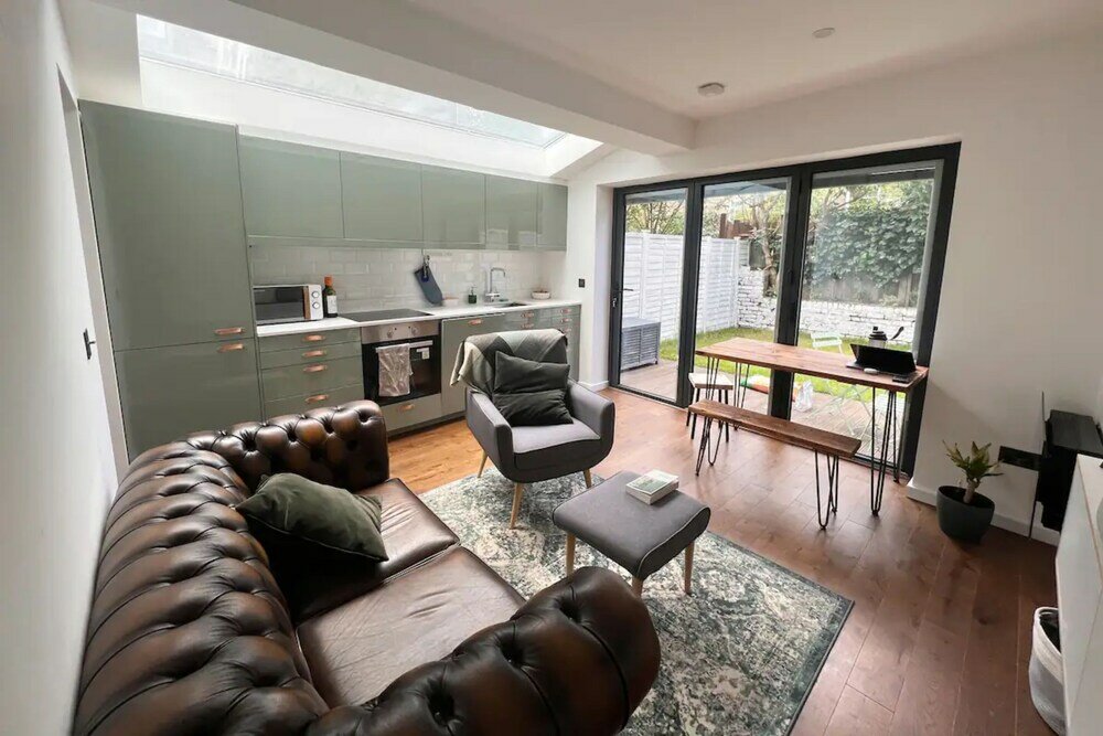 Фото Contemporary 1 Bedroom Apartment in Peckham With Garden