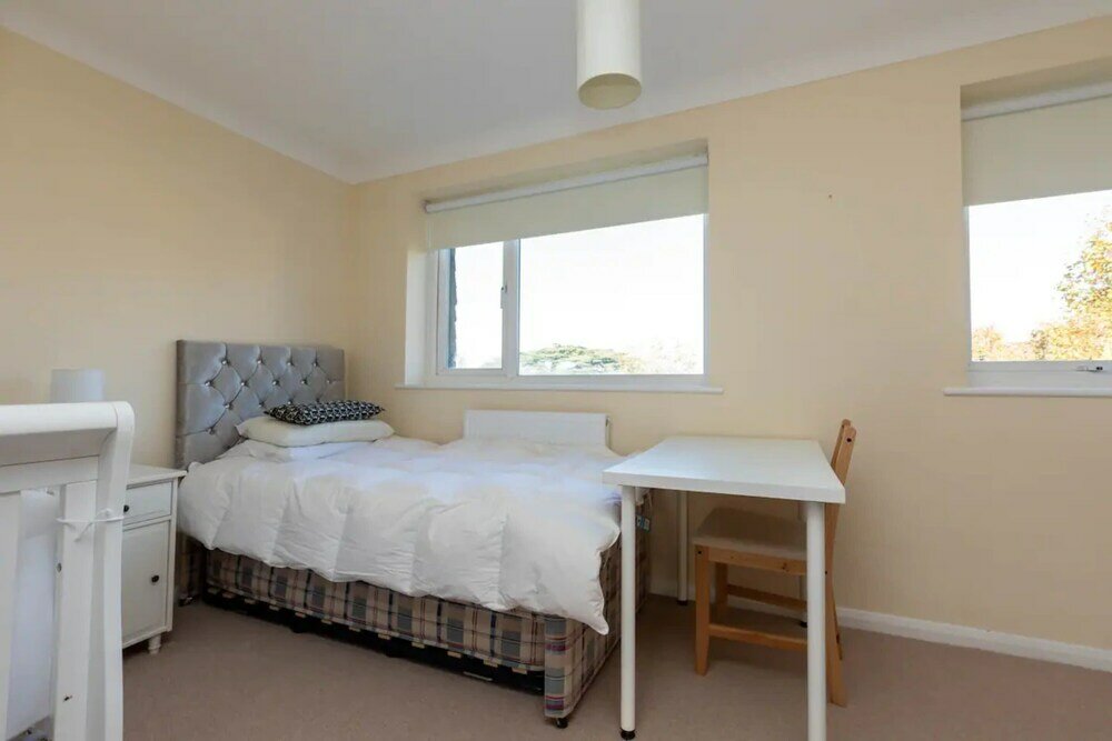 Фото Quiet 3 Bedroom House With a Garden in Putney