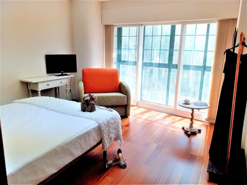 Фото Large Apartment with large and sunny Terrace - Garden & Outdoor Gym, Alicante Center