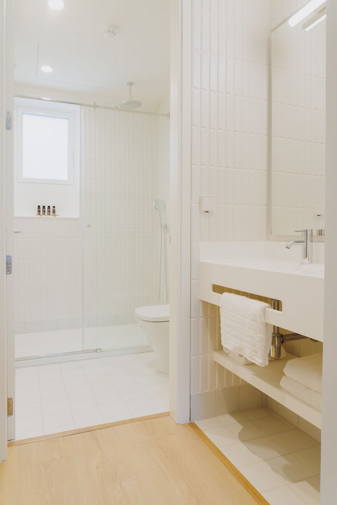 Фото The Passage Apartments