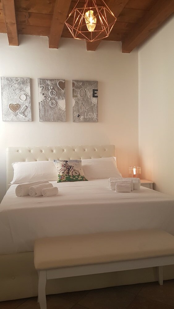 Фото Palazzo Ponte Pietra