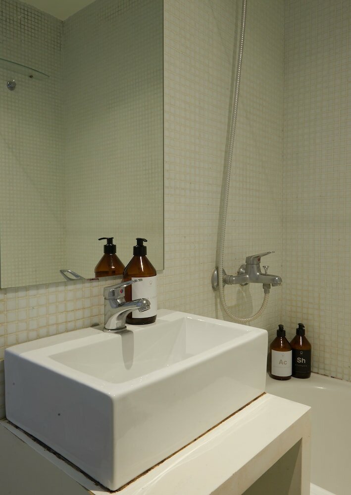 Фото Charming 1 bedroom Apartment III