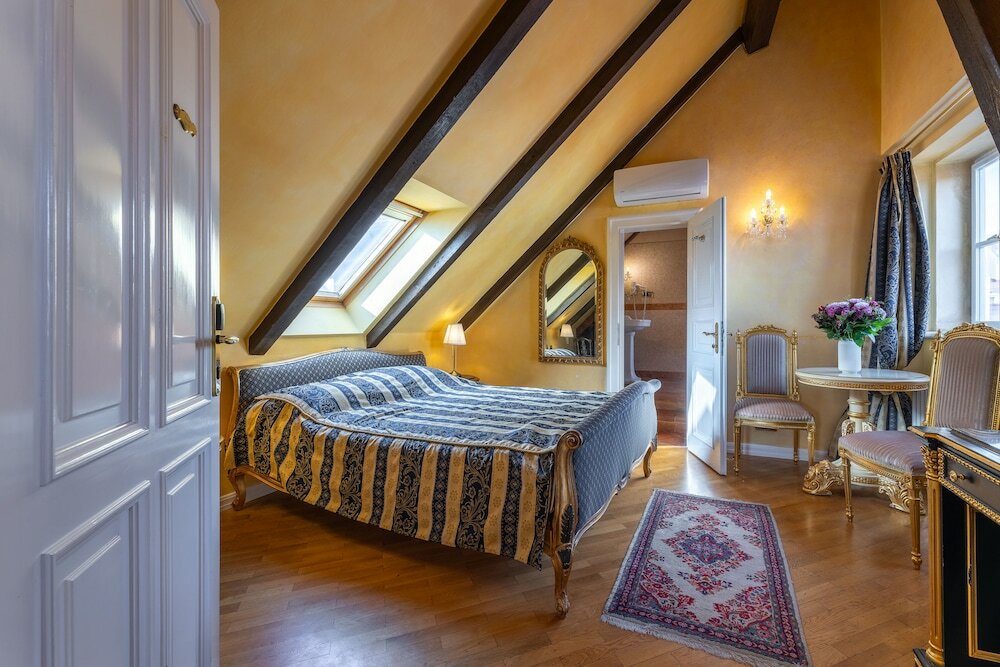 Фото Nosticova Apartments