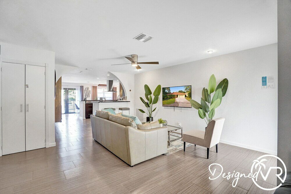 Фото Stunning Waterfront 3br with Heated Pool