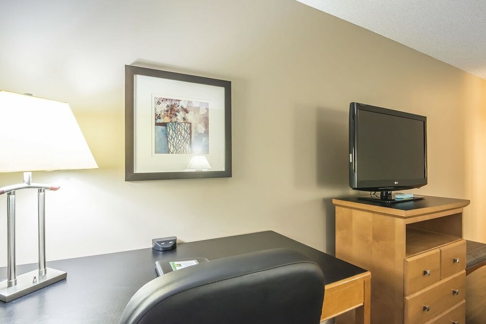 Фото Quality Inn West Edmonton