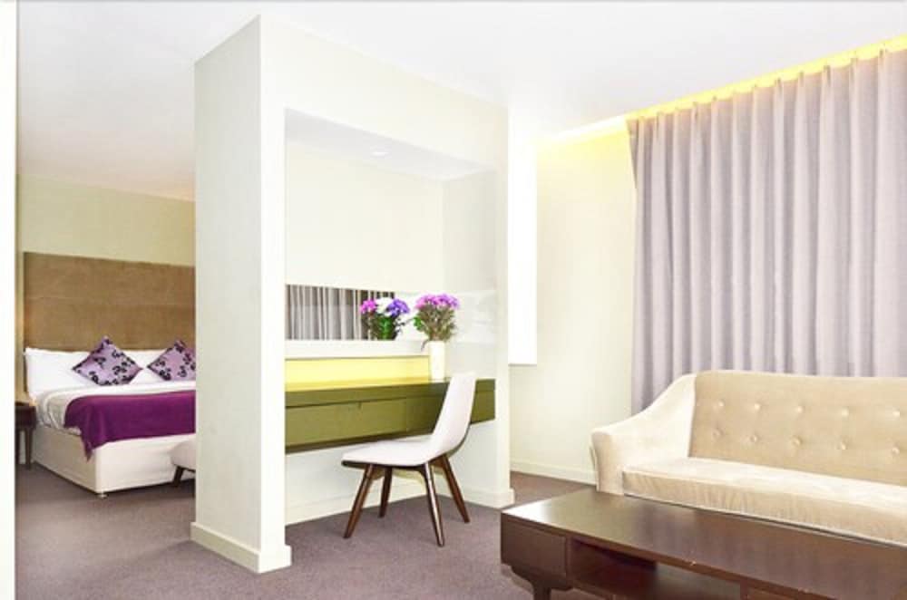 Фото Axiom Park Hotel