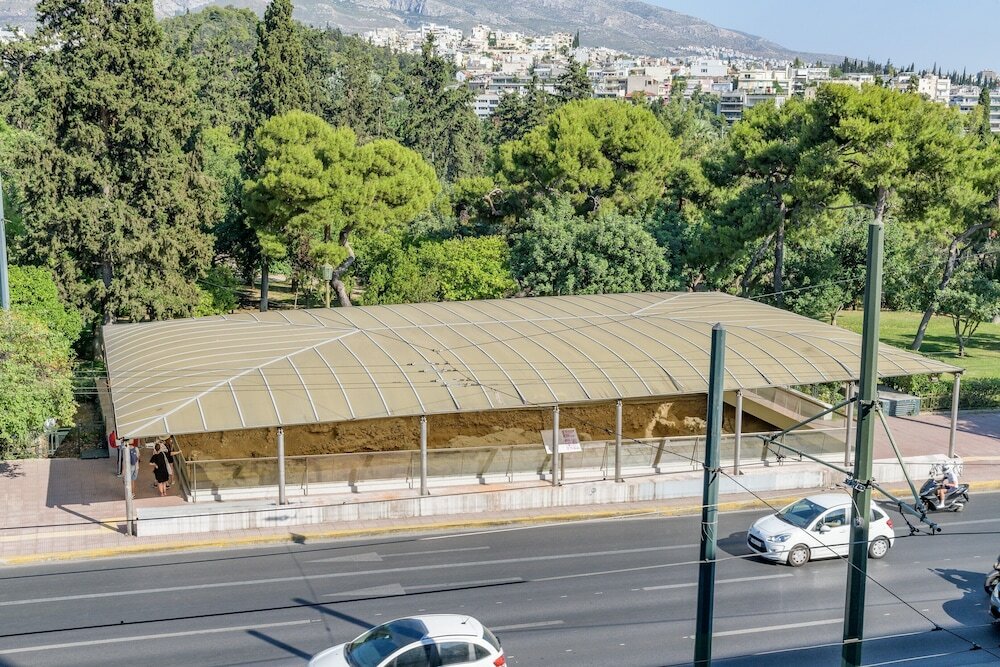 Фото Lush Sapphire apt in the heart of Athens