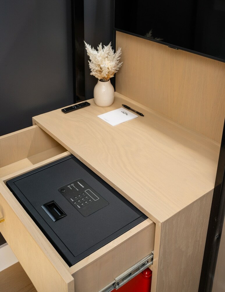 Фото Little Charlie Hotel