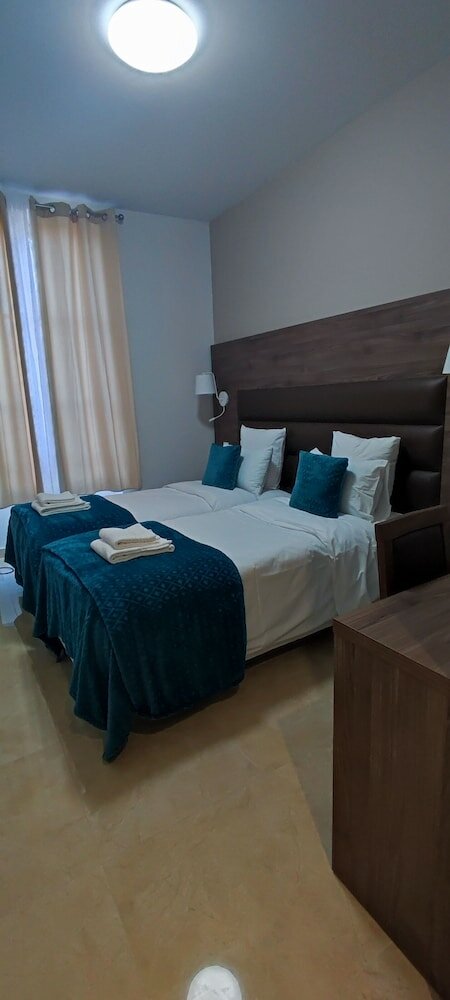 Фото Square Hôtel - Nimes