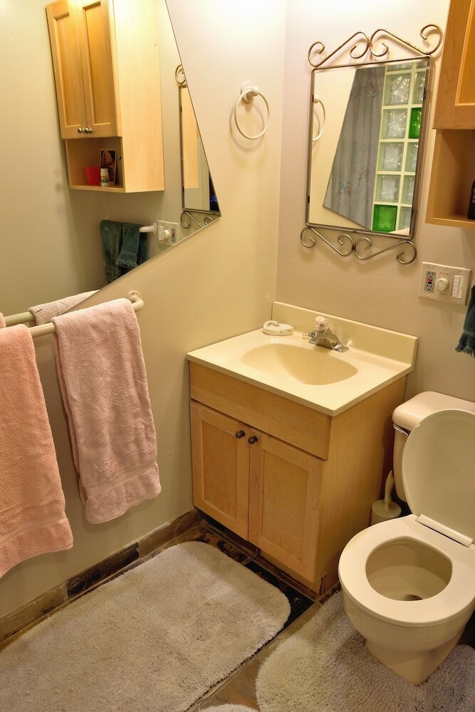 Фото Mediterranean Edmonton BnB