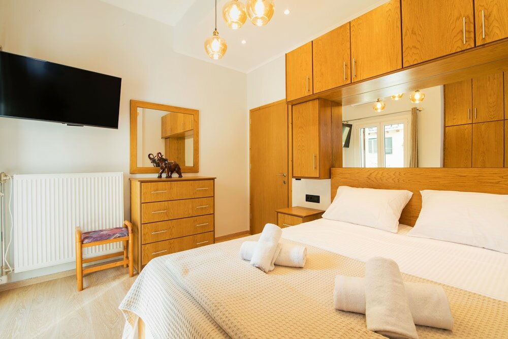 Фото Down Town Apartment by Corfuescapes