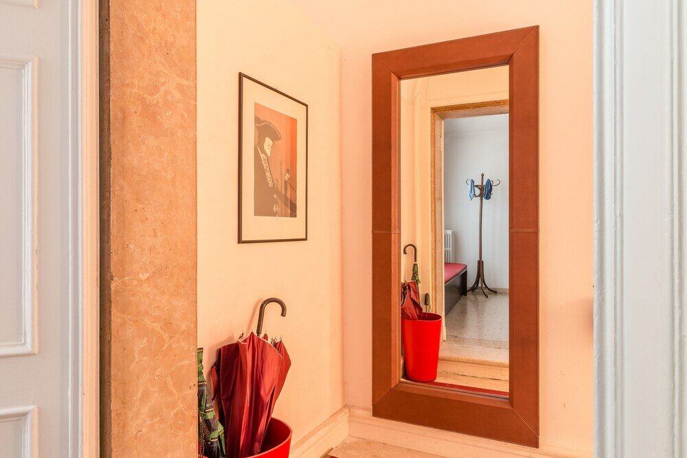 Фото Red House close to Accademia Bridge