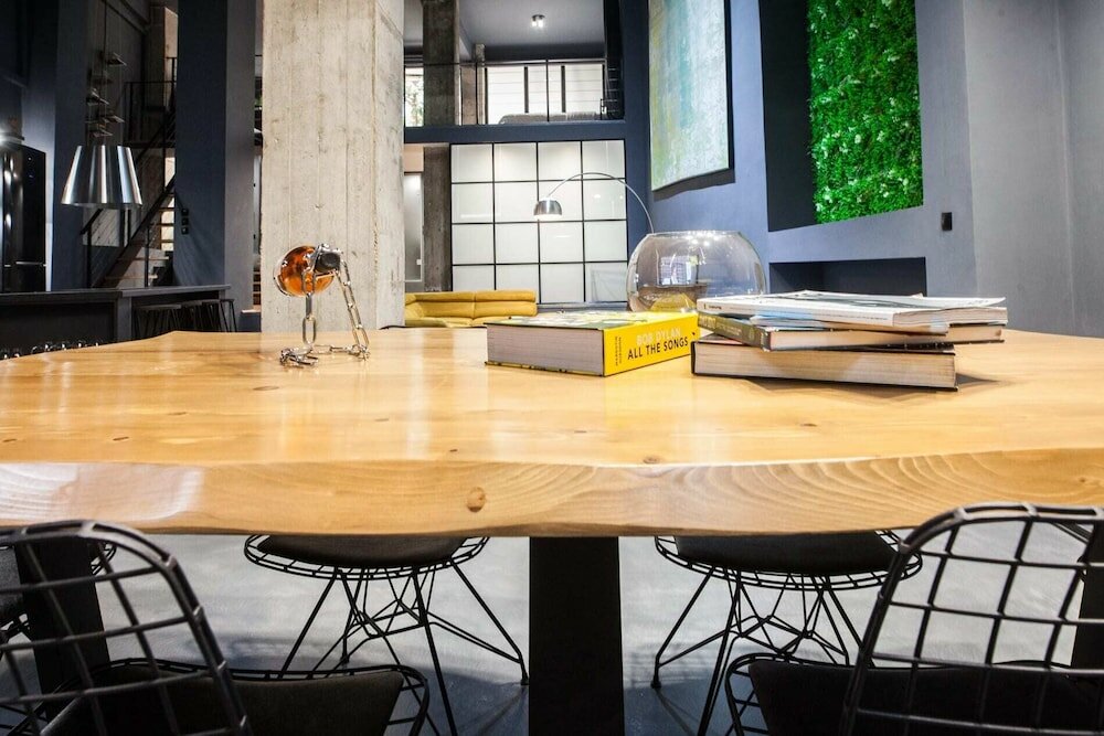 Фото Modern Industrial Apt In Neos Kosmos