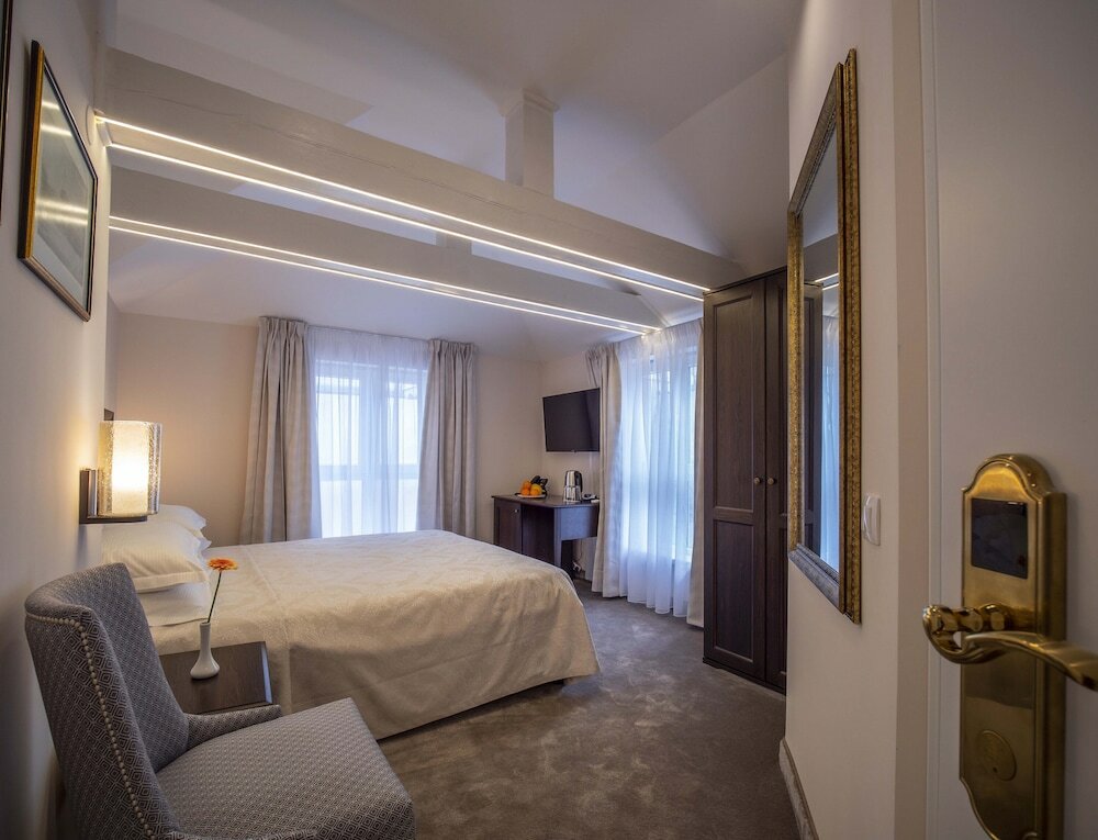 Фото The Moon Boutique Hotel